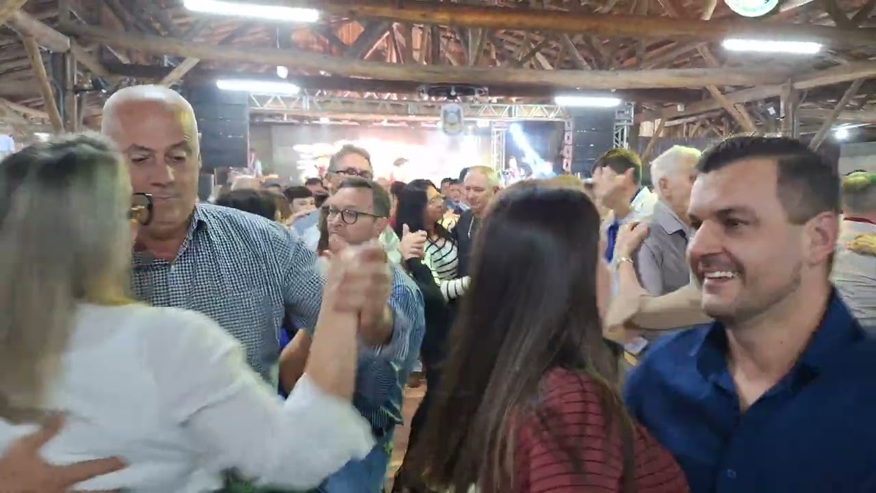 OS 4 GAUDERIOS NA SOCIEDADE GAUCHA DE LOMBA GRANDE SHOW BAILE BENEFICIENTE