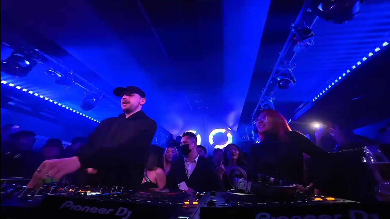 Vluarr, Crime Zcene, Seth Hills - ID w/ Move Your Body [HQ]