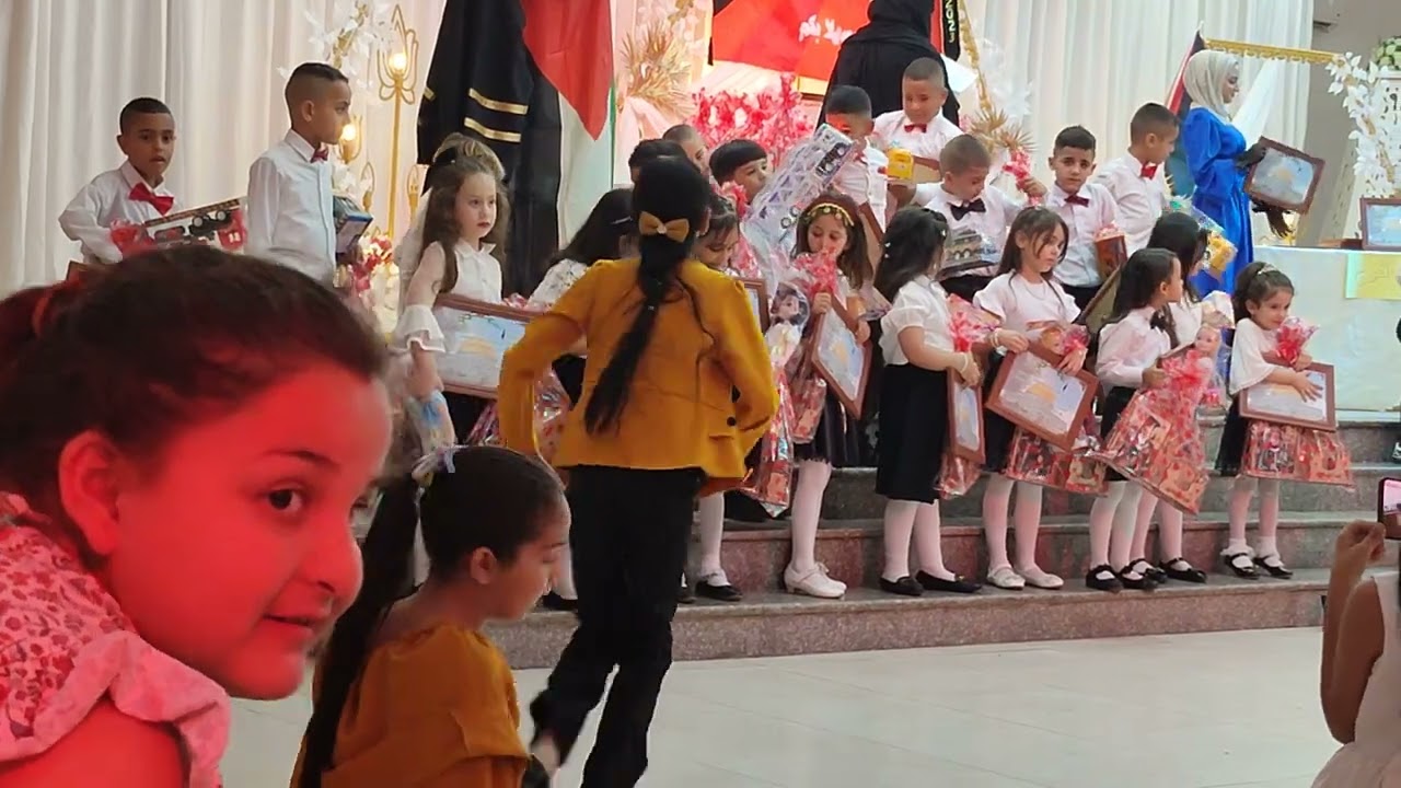 جوان فرحانه تخرج  من روضه أزهار فلسطين