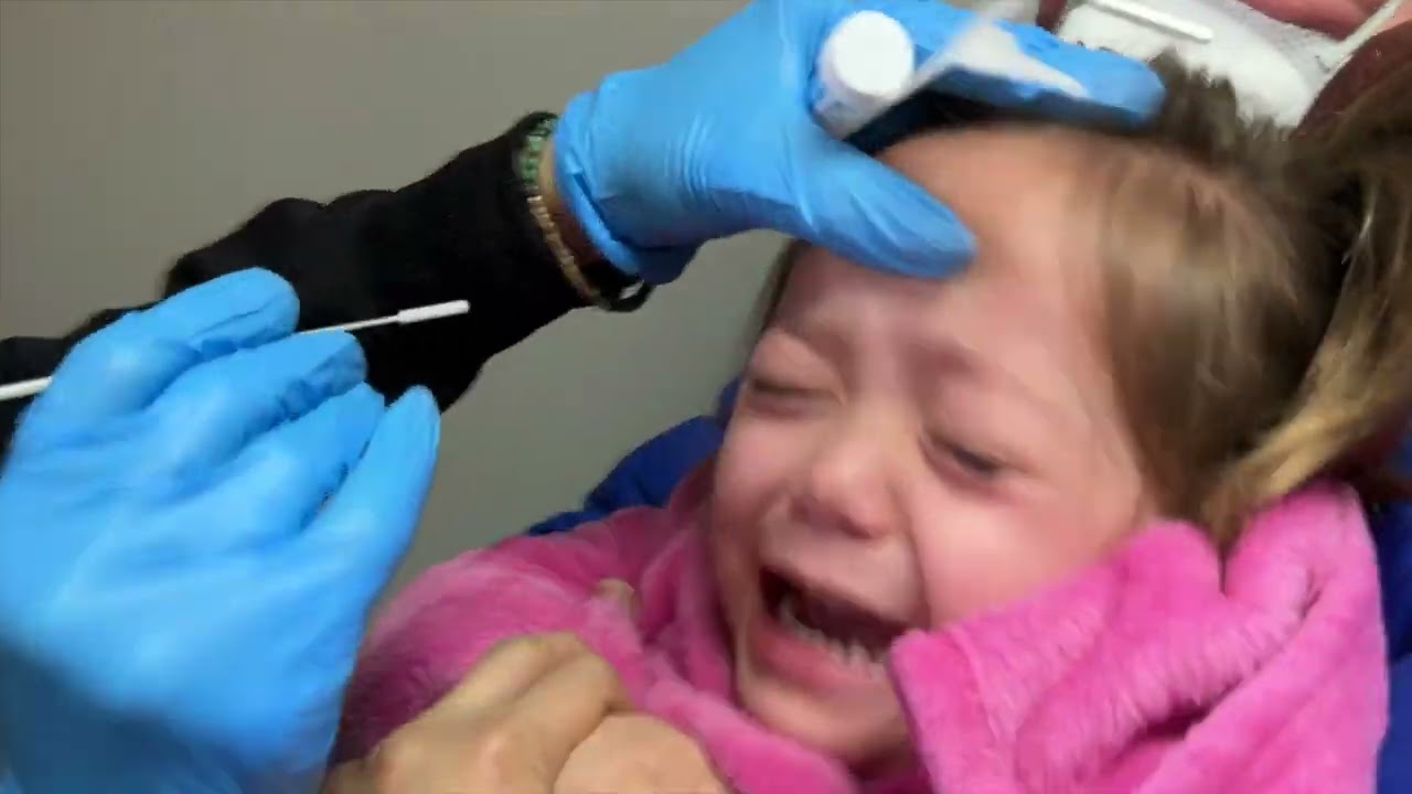 Vlog 1649 ll CẢ NHÀ ĐI TEST COVID 72 TIẾNG TRƯỚC KHI ĐẶT CHÂN TỚI VIỆT NAM- LẦN ĐẦU BỊ CHỌT MŨI