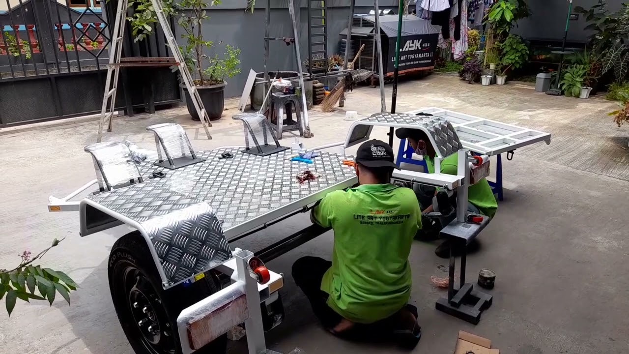 Proses merakit anhang trail