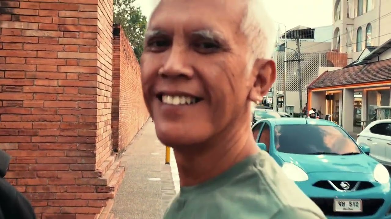 CERITA Senja hari di Tha Phae Gate Chiang Mai Thailand 