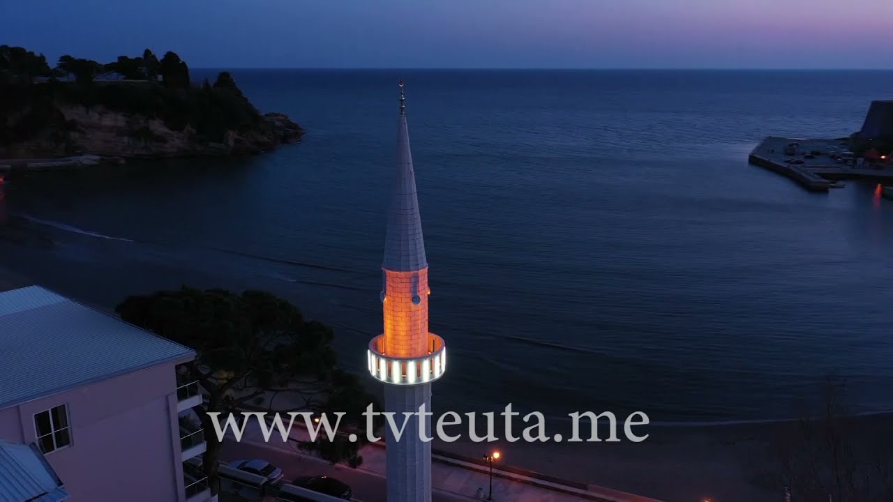 Gjuajtja e topit nga Kalaja dhe thirrja e Ezanit nga Xhamija e Detareve ne Rane