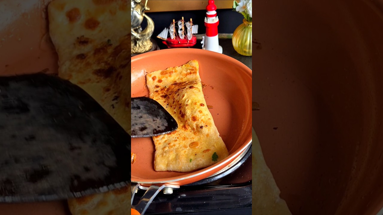 Easy Egg Paratta Receipe 😍🥰How to make egg paratta😍