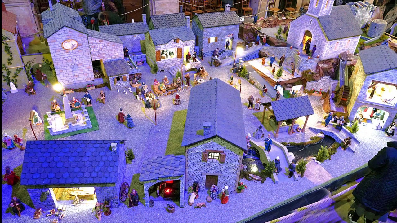 La crèche présentée dans la chapelle St-Joseph de Villefranche de Rouergue.