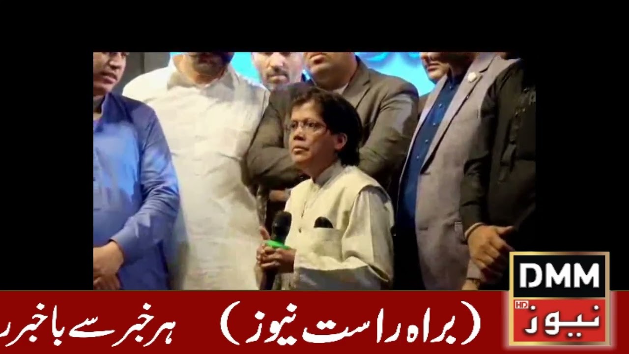 پاکستان ارٹ کراچی کلچر کشمیر شو میں یاسر کشمیری اپنی اواز کا جادو جگا رہے ہیں
