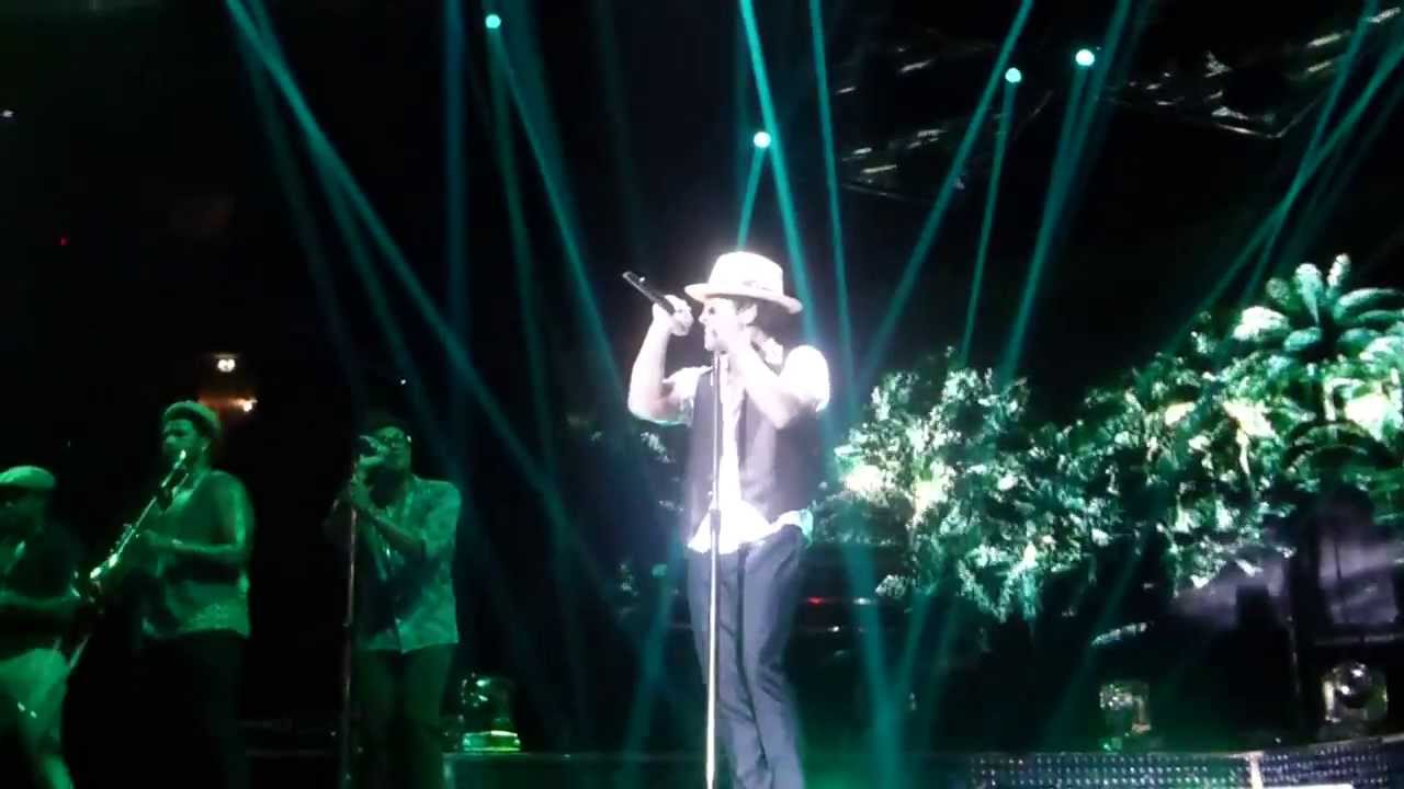 Bruno Mars - Gorilla - Manchester Arena - 5th Oct 2013 - FRONT ROW