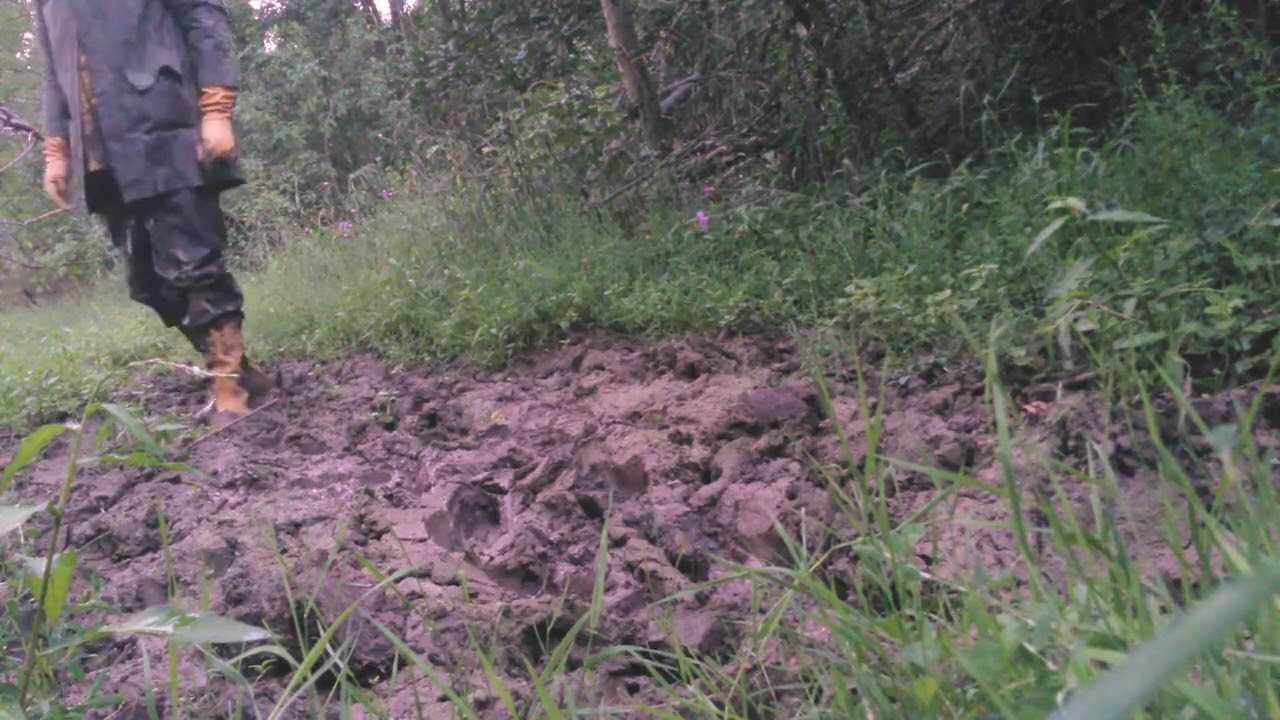 190806201 yellow Hunters and muddy raingear