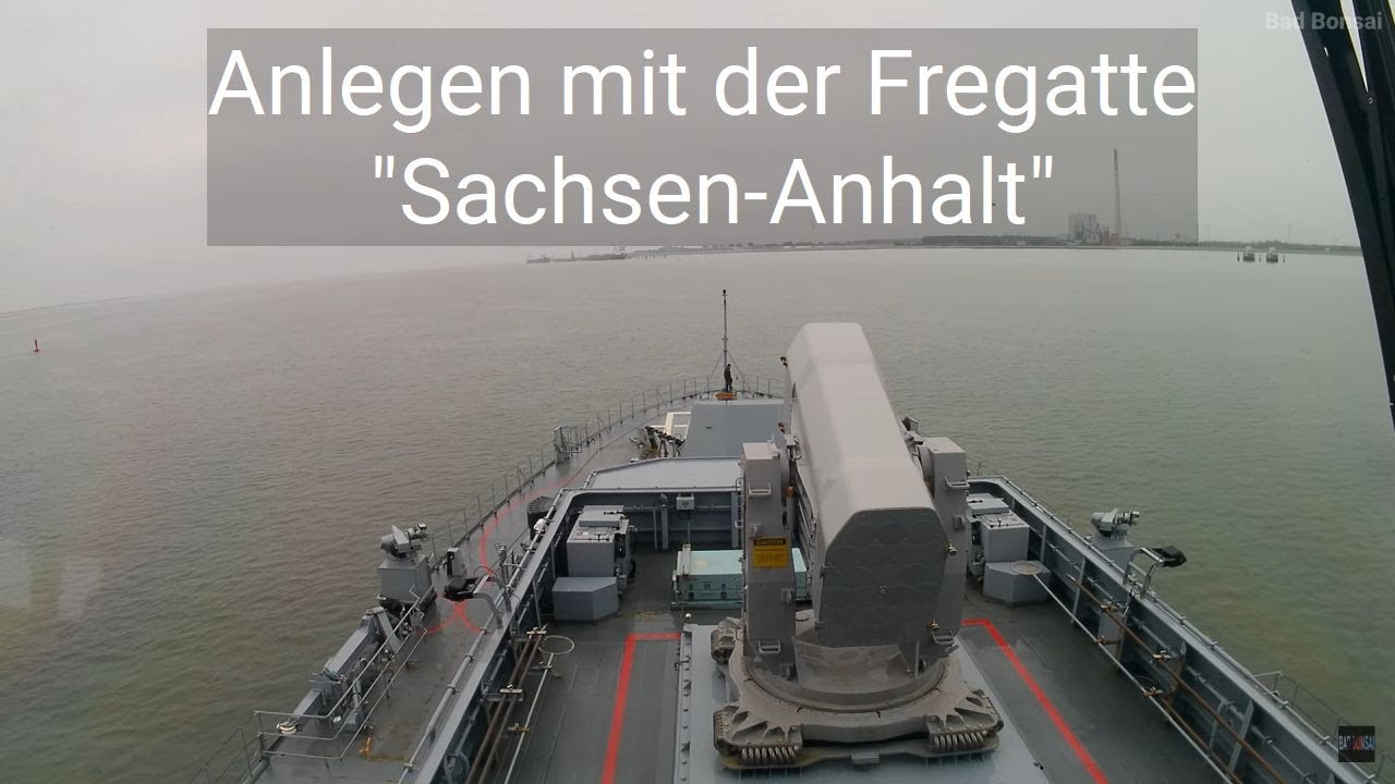 Goldenes Manöver und Fahrt / Einlaufen der Fregatte 