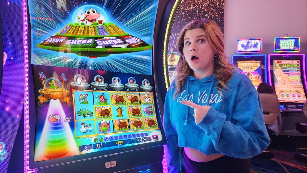 Super Double Bonus on the NEW Planet Moolah Slot Machine!