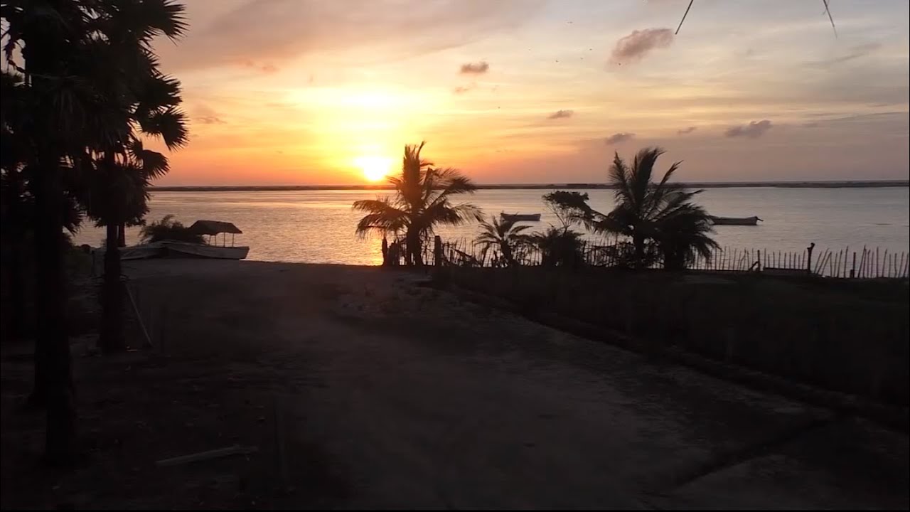 Kitesurfing In Sri Lanka - Desilva Windresort Kalpitiya