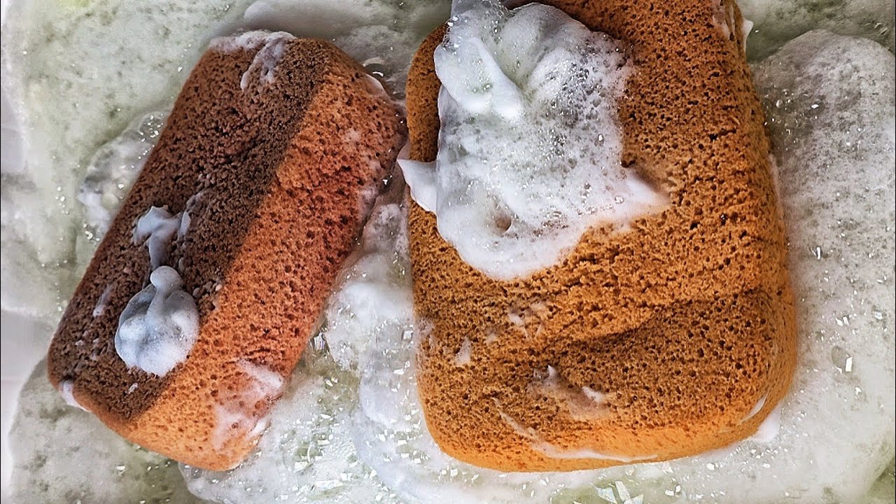 ASMR Squeezing Soaked Sponges 🧽 🫧 / 🚨Squeaky Sounds   | Ultra Satisfying Foam & Texture 💦