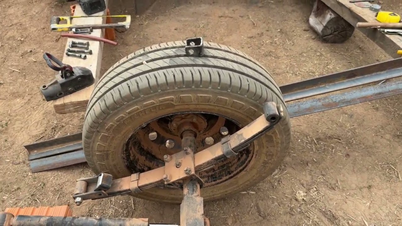 Reboque reforçado com cantoneira: após ruptura da longarina e do suporte do feixe de molas.