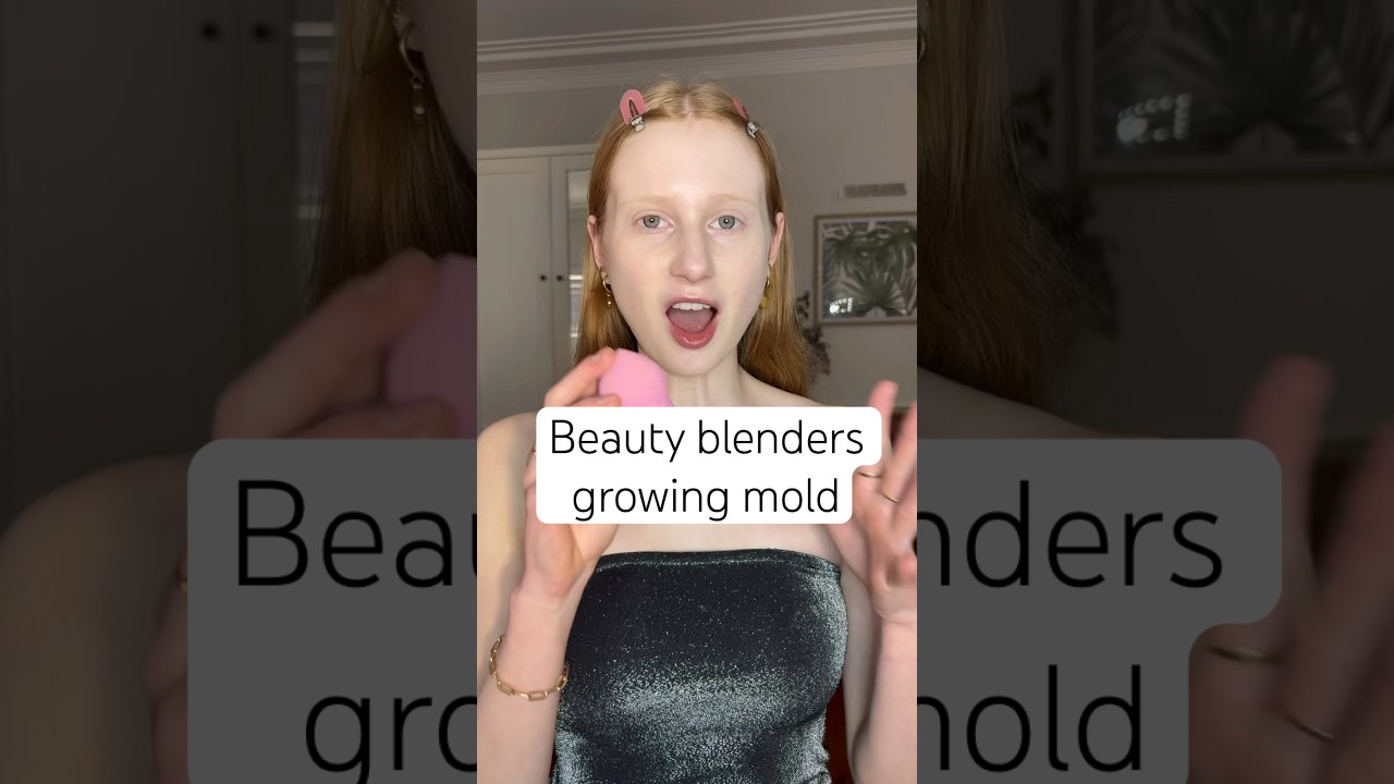 Let&rsquo;s cut a moldy beauty blender !!