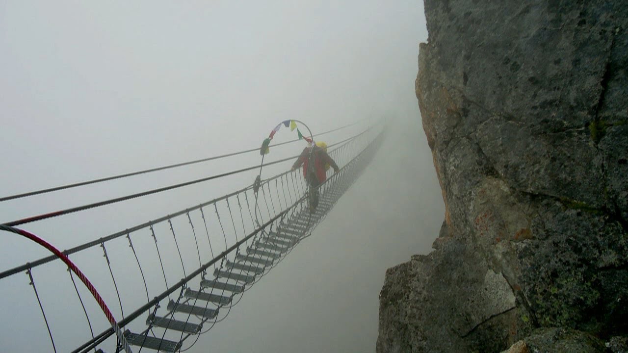 Dal Passo Paradiso alla Val di Genova Sentiero delle Cascate