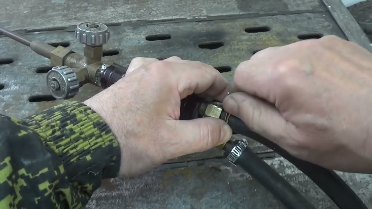 Сантехническая скрутка вместо хомута для сварочной горелки