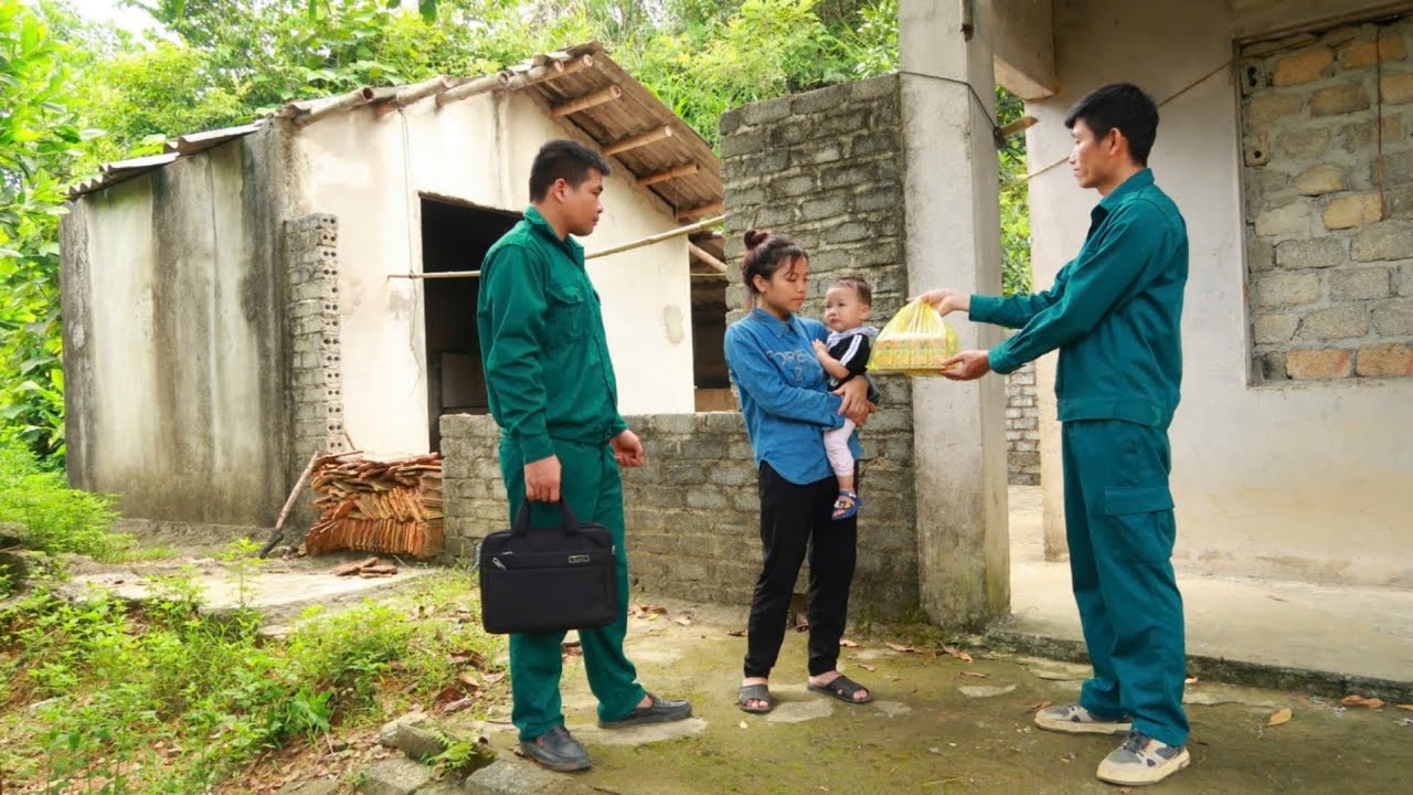 Lý Tử Chao - Kind police officer and orphan boy help single mother Tieu Hue escape from bad people