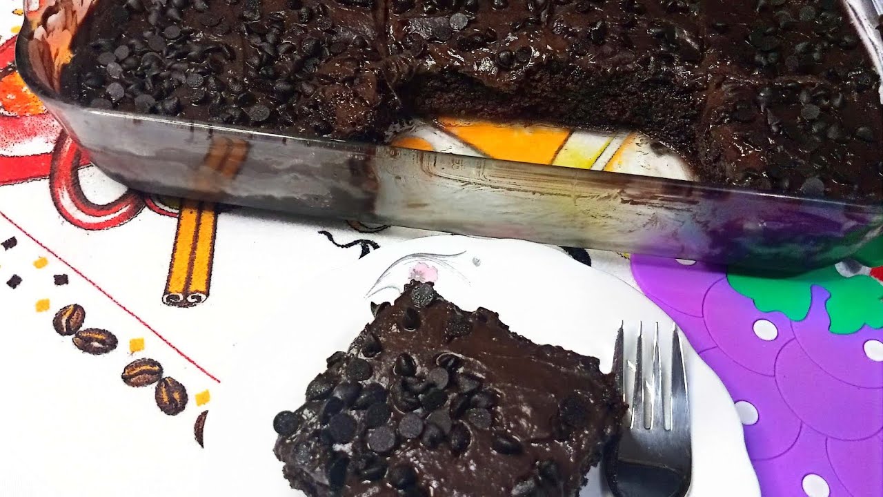 كيكه الشوكلاته العائليه مع كريمه الشوكولاته من غير كريمه  chocolate cake with chocolate cream