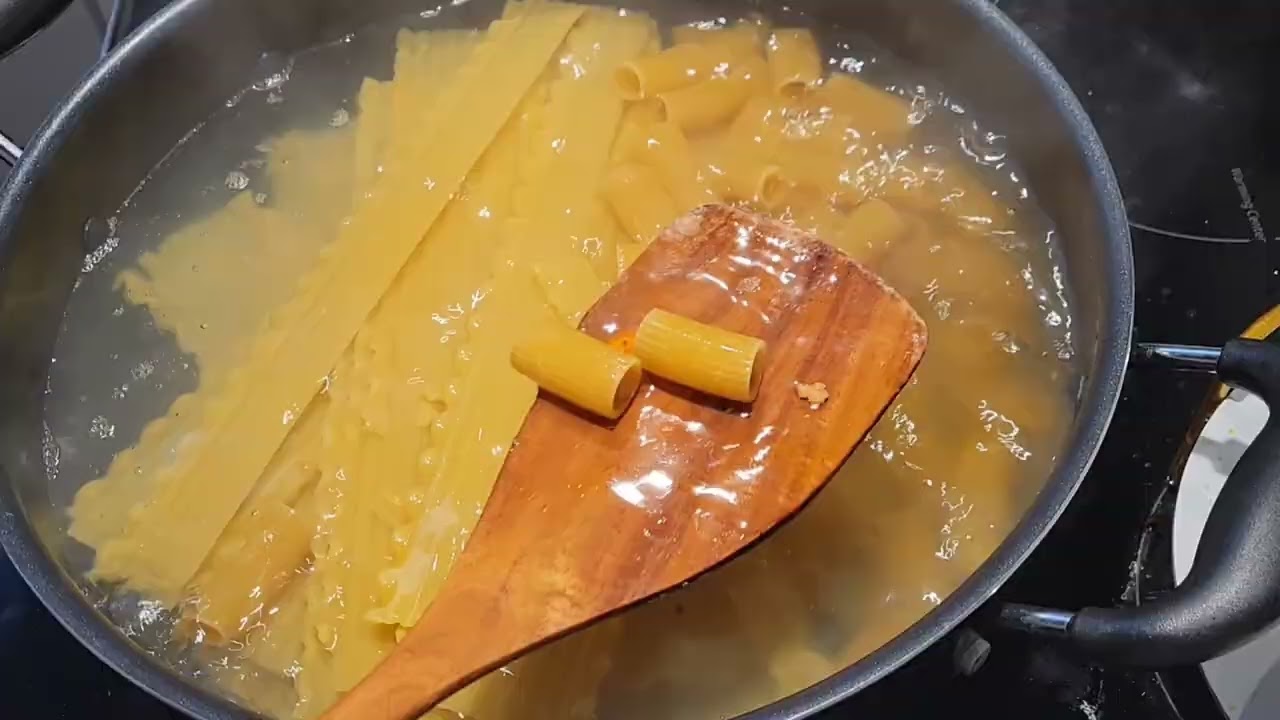 Lasagna অনেকভাবে  রান্না করা যায়। আমিও আমার মতো করে বানালাম। #ramadan2026 #lasagnarecipe #shorts 