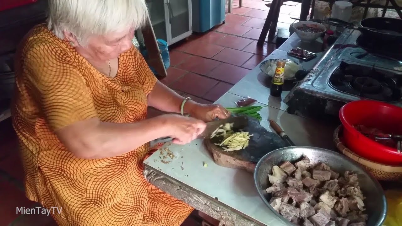 Được dì Hai chỉ nấu món bò kho quá ngon