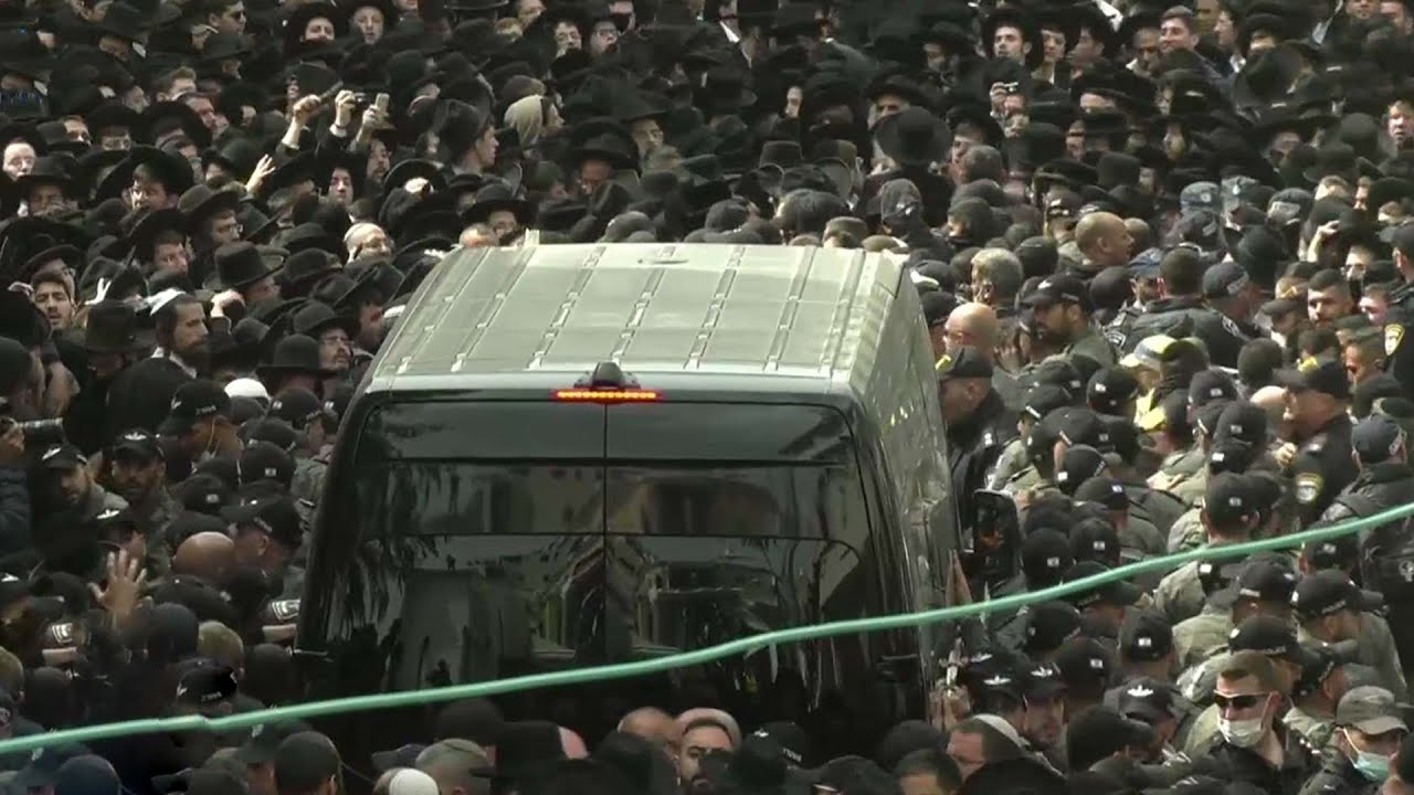 פרידה מגדול הדור: מאות אלפים ליוו את הרב קניבסקי בדרכו האחרונה