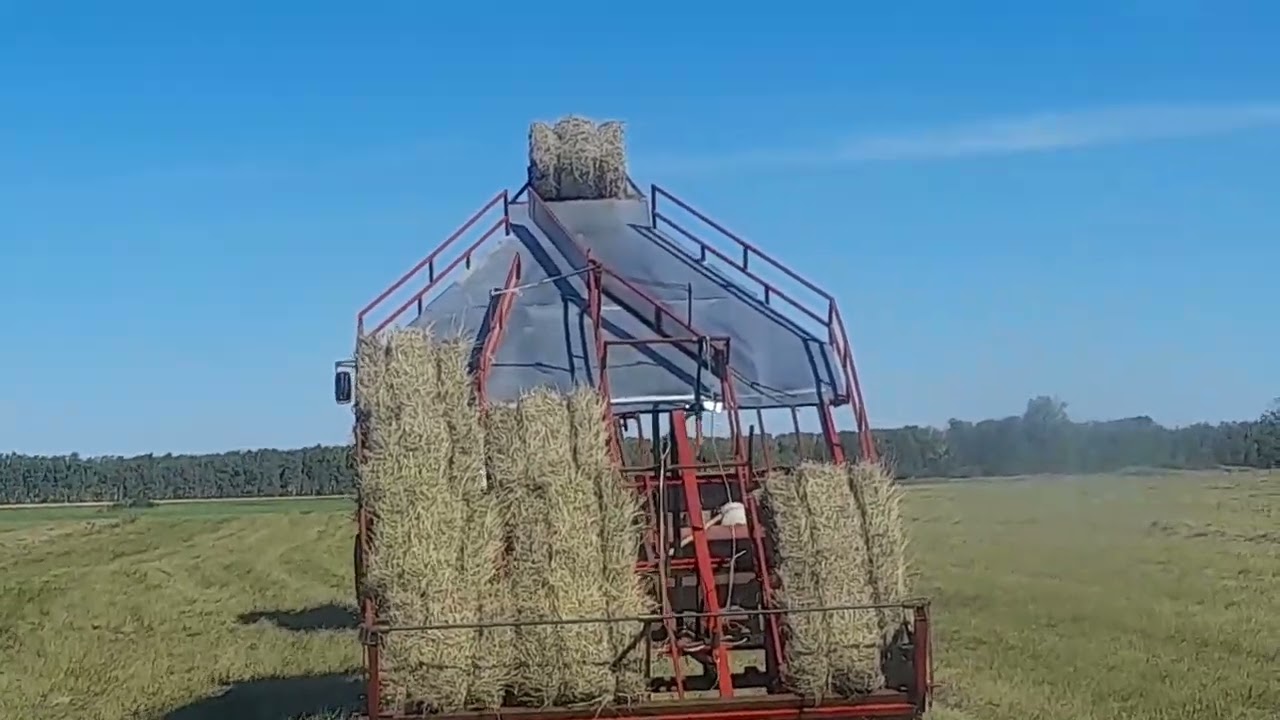 Самодельный накопитель тюков.