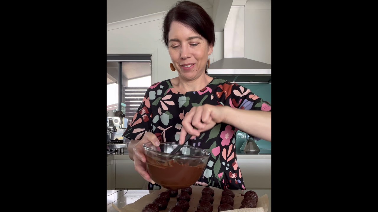How to make Christmas Pudding Truffles