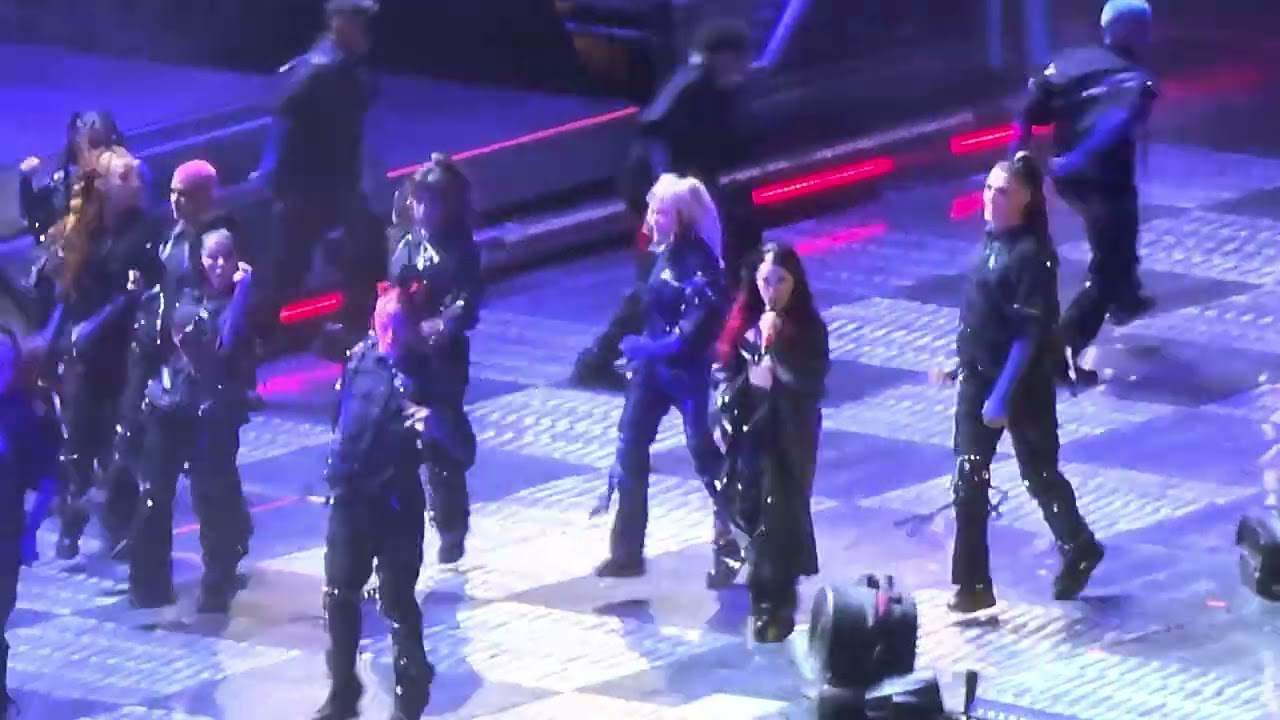 INTRO & ECLIPSE - LALI en Velez - Disciplina Tour