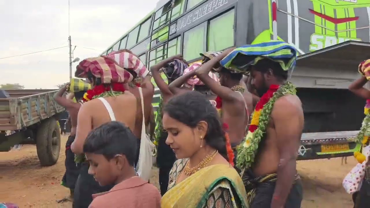 32 మంది స్వాములు ఇరుముడి అయ్యప్ప ఇరుముడి పూజ వీడియో#ayyappapatalu #vlogs #village #family 29 