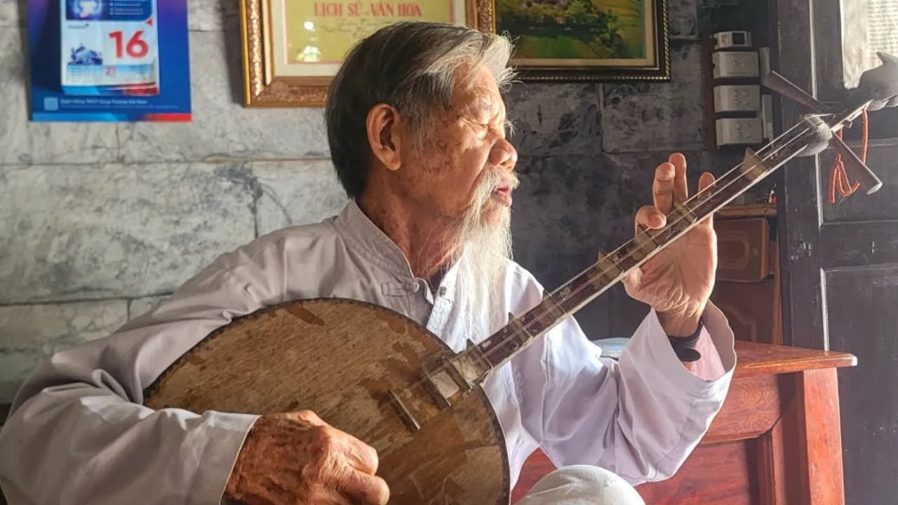 Đ&agrave;n Bầu / Gourd Zither - Traditional Vietnamese Instrument