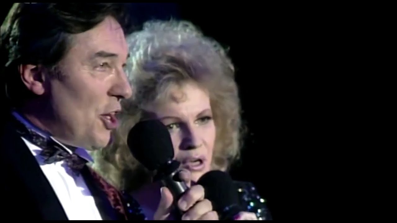 Karel Gott & Eva Pilarová - Dotýkat se hvězd (live) Platinová deska Evy Pilarové 1993