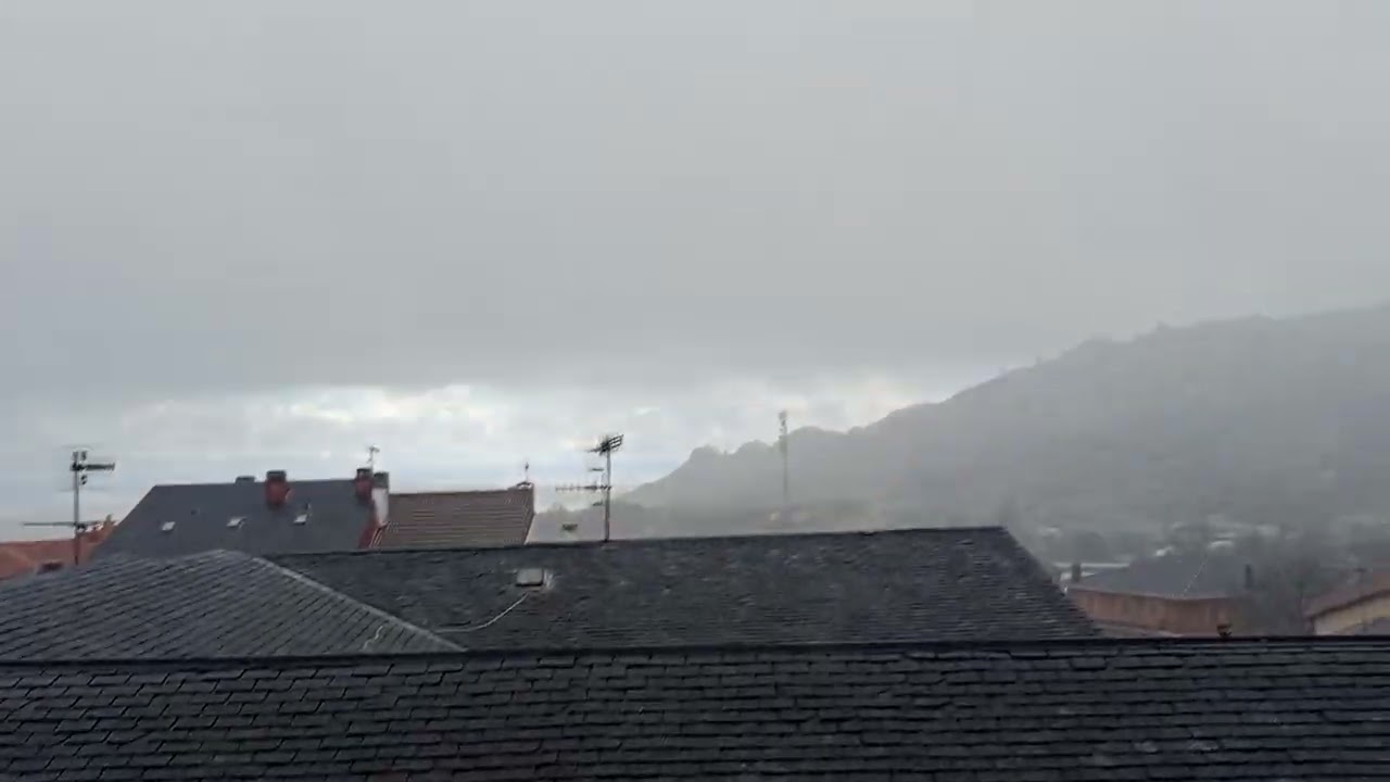 Chubascos de nieve granulada en la Sierra Norte de Madrid, España 3 Febrero 2026