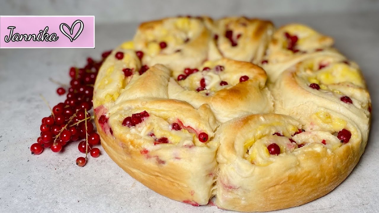 Johannisbeerenschnecken mit Vanillepudding