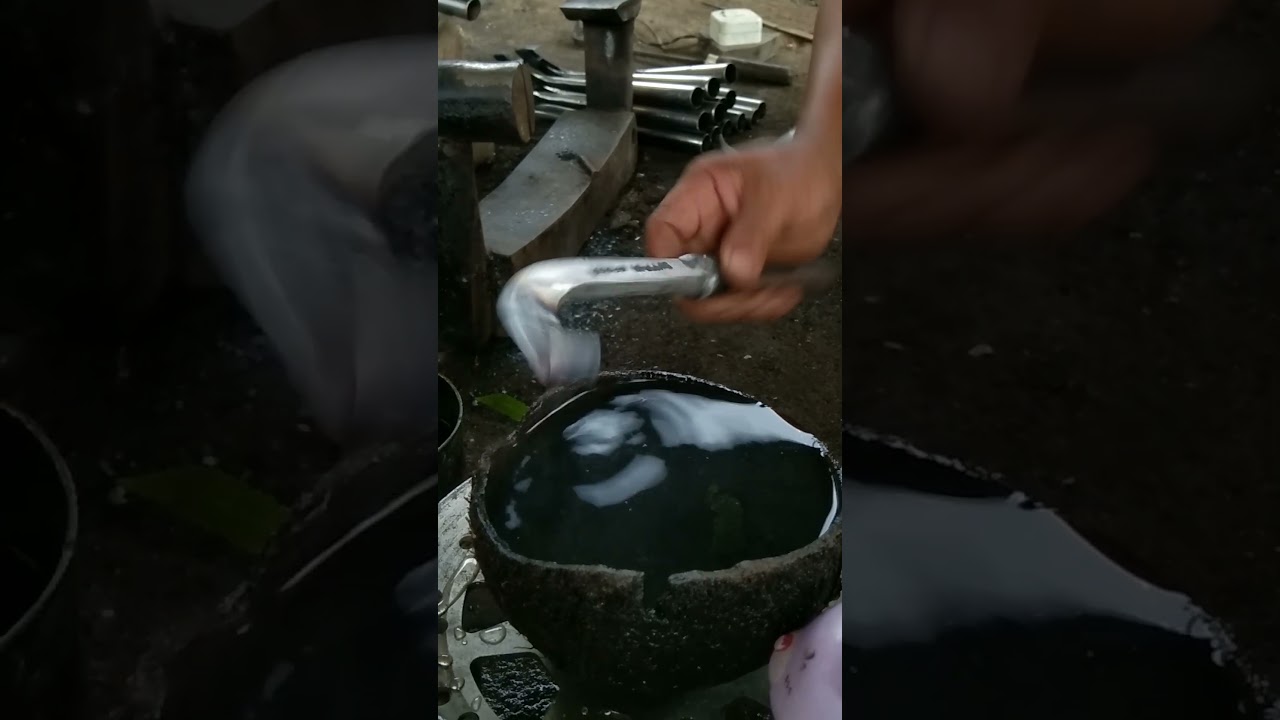 with water as the medium, this is how the chisel (rubber tapping tool) is gilded 