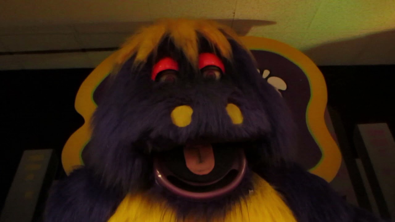 Chuck e cheese Visalia   Last 3 stage in California , Disco dancing dinosaur party