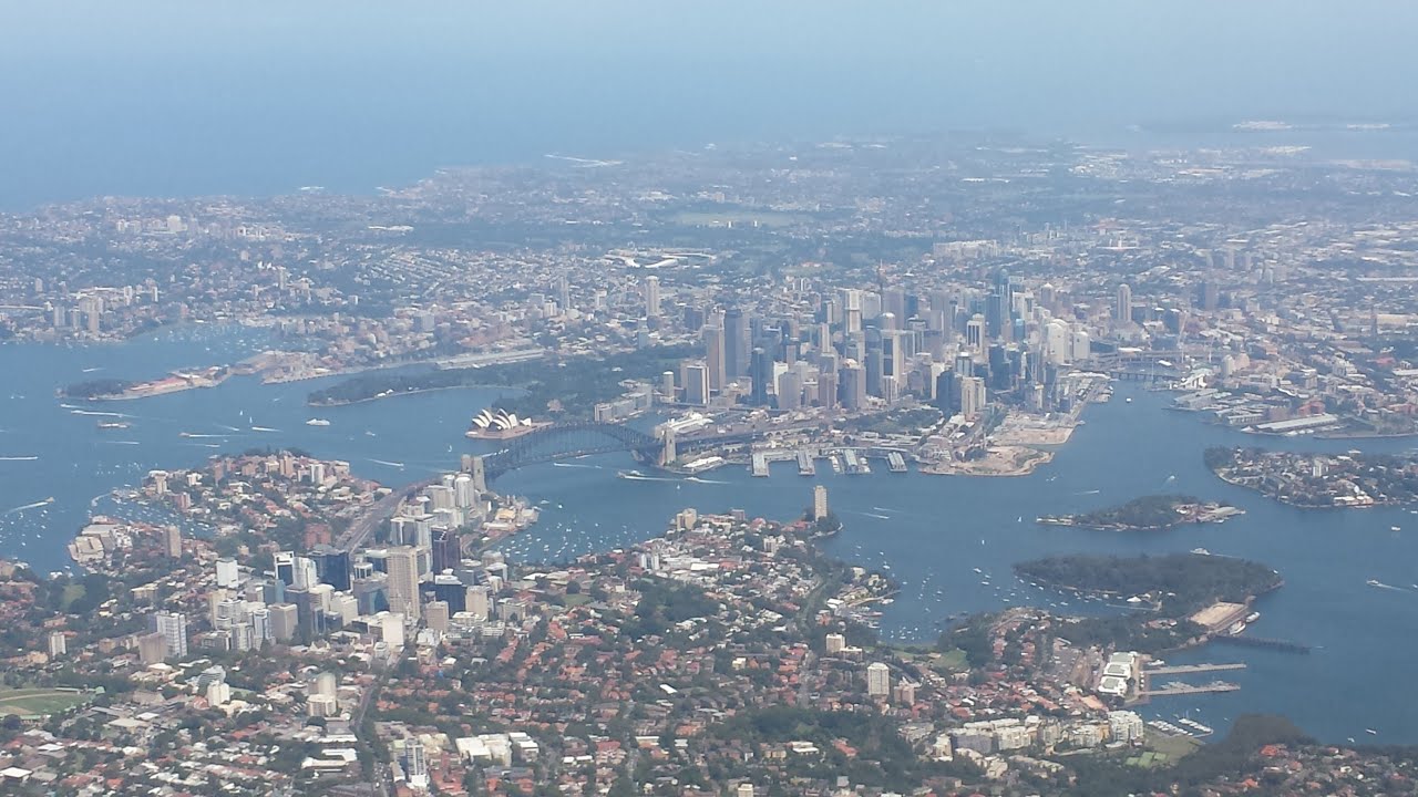United Airlines TRIP REPORT UA 870 Boeing 777-200ER Sydney to San Francisco  (AWESOME VIEWS!)