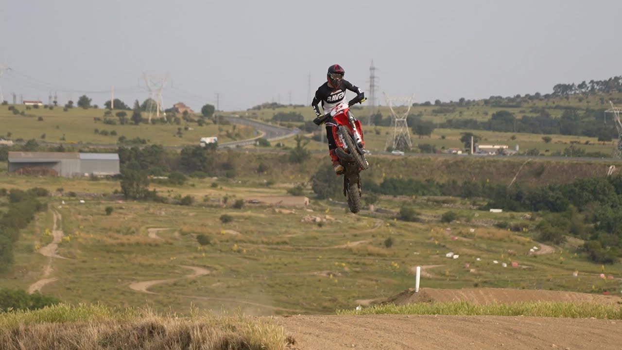 COMO SALTAR EN MOTO