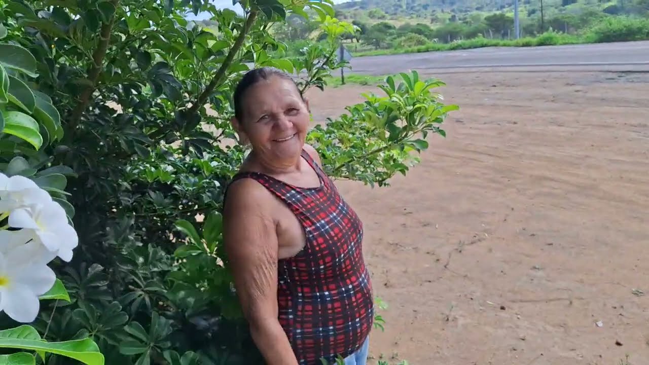 TOMAMOS CAFÉ DA MANHÃ E FOMOS FAZER UMA CAMINHADA/OLHA SO OQUE VIMOS.