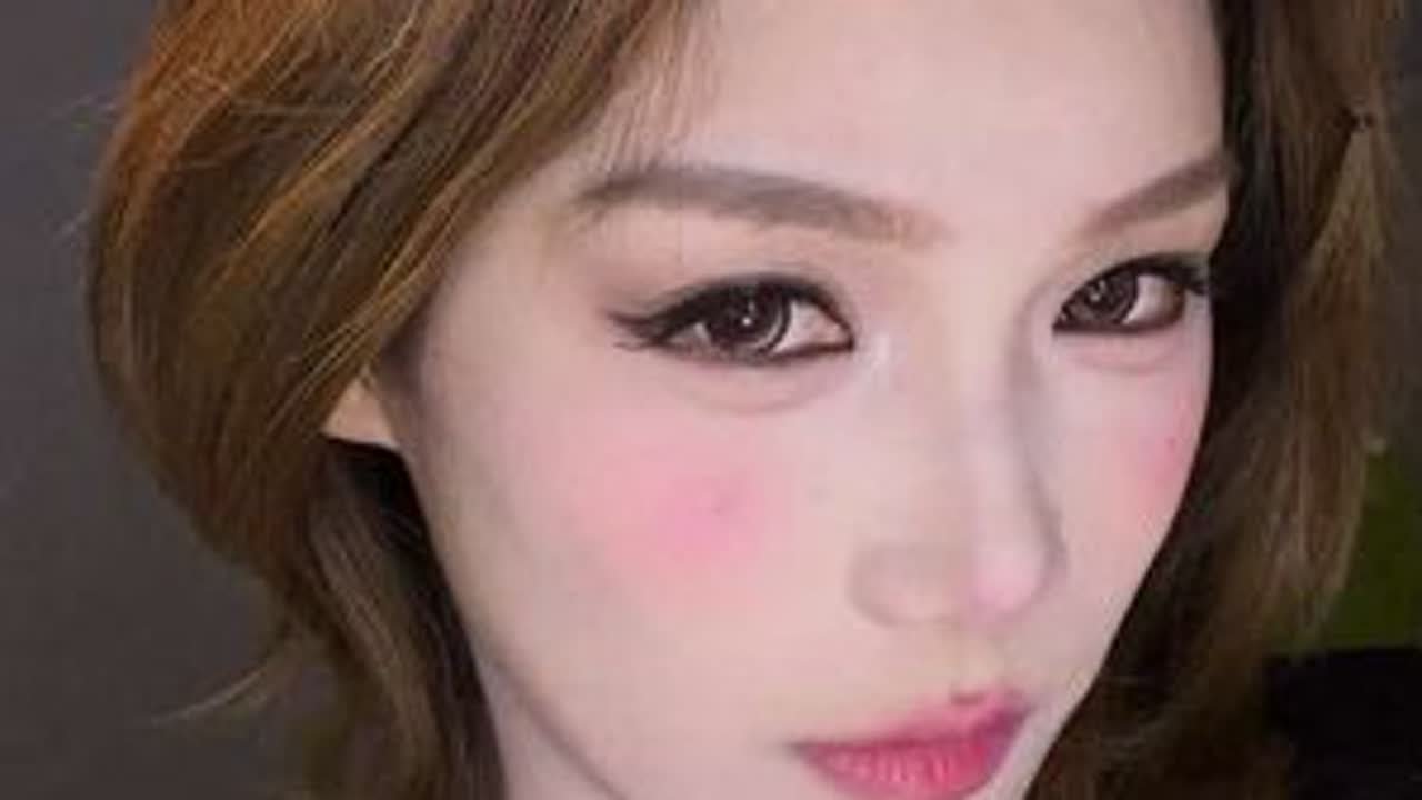 新的一年用霸气粉系流光妆迎接吧～ #抖音美妆年度宝藏#你的2026新年流光妆请查收#妆容教程 #新手化妆教程 #青年创作者成长计划