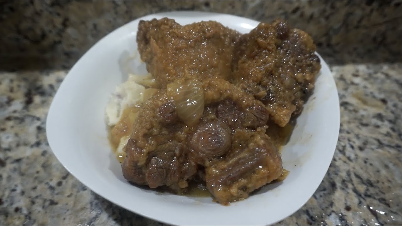Oxtails & Gravy Cooked In The Pressure Cooker | Oxtails & Gravy Recipe | Southern Smoke Boss