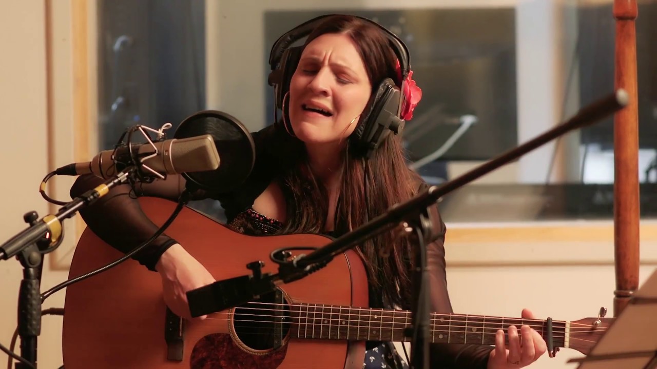 Bumble Bee - Dani Wilde