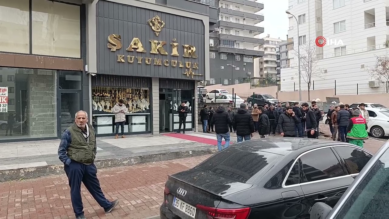 Urfa'da silahlı soygun! Bir polis yaralandı!