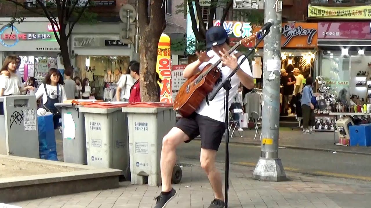 천재 기타리스트의 미친 속주 ㄷㄷㄷ 시민들 경악 ㅋㅋ (정선호 - You are the hero)