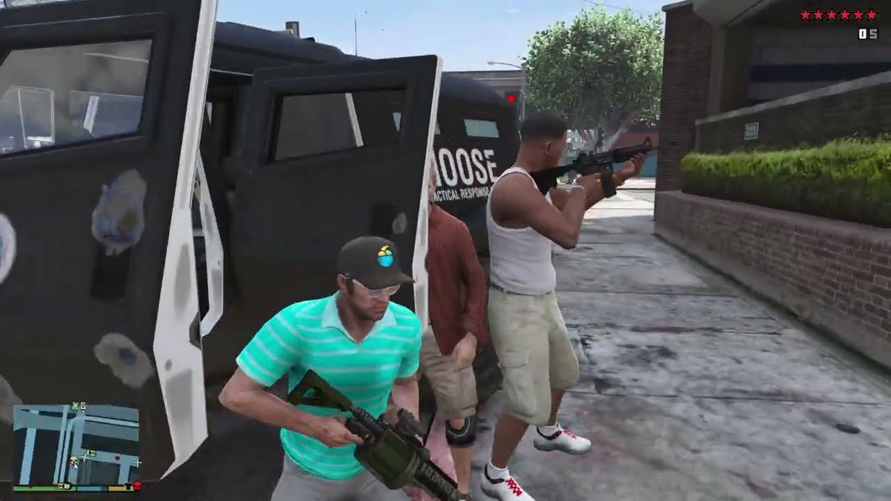 GTA V: Trevor, Michael, Franklin, Lamar, Wade, Ron 10 Star Cop Battle + Escape