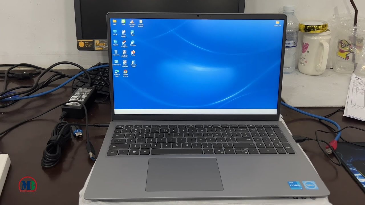 Dell Vostro 3530 (Grey) i3-1305U 8GB-256GB-UMA-WiFi 6-15.6