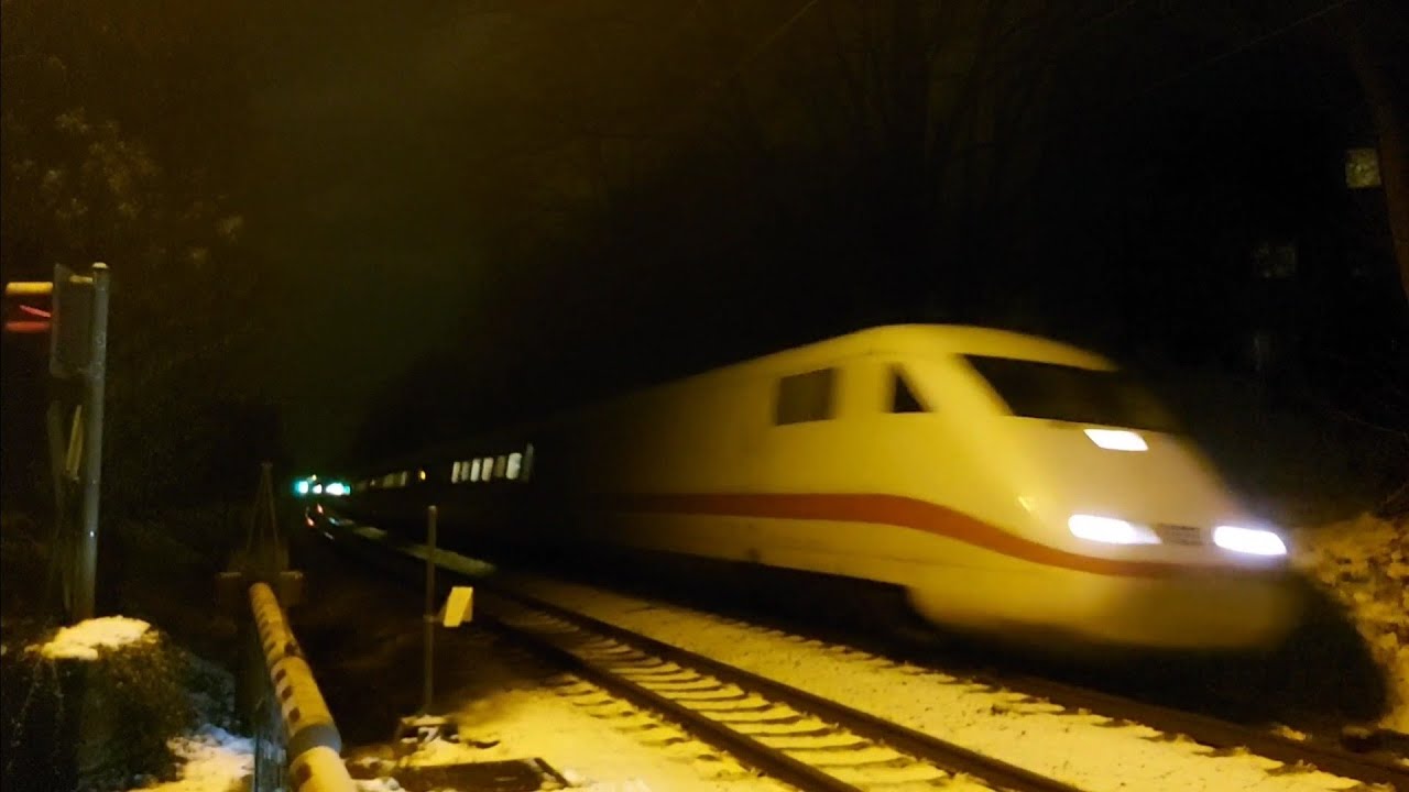 Bahnübergang im Krugfeld Hildesheim Züge am Freitag 3.1.2026 