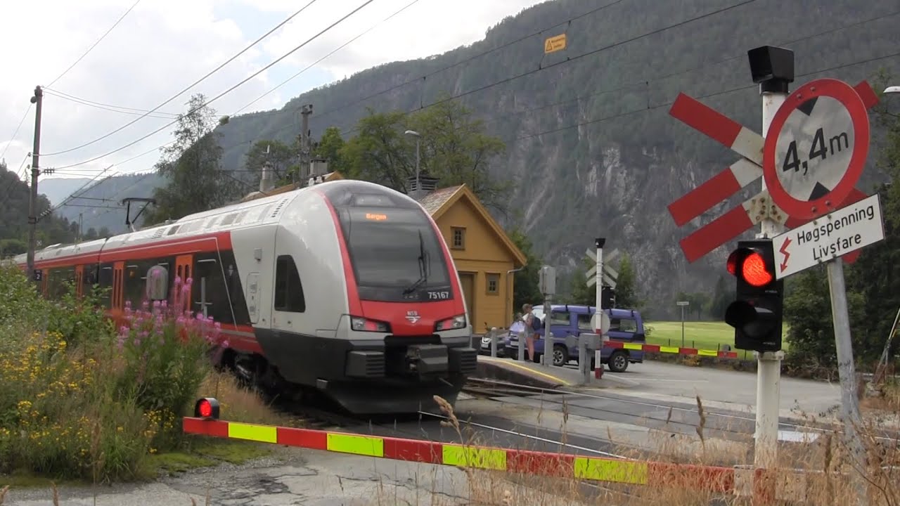 Bolstadøyri Railroad crossing, Voss, Norway 2 / Bolstadøyri Planovergang 2