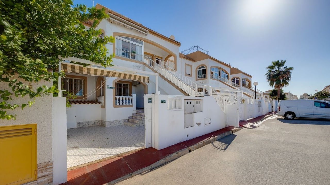 Bungalow bajo con orientación sur y amplio espacio exterior en Torrevieja