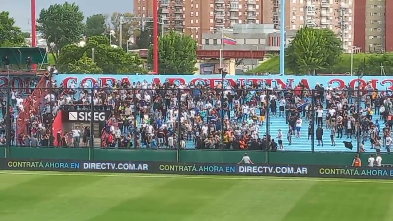 Incidentes y corridas con hinchas de Boca en la cancha de Arsenal