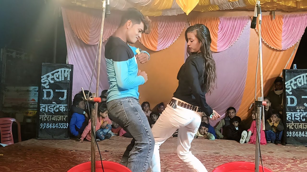 कमरिया पर भाला चली||डांस वीडियो||स्टेज पर गजब का डांस किया पब्लिक देखती रह गई 2026 फेमस एंड मनीषा